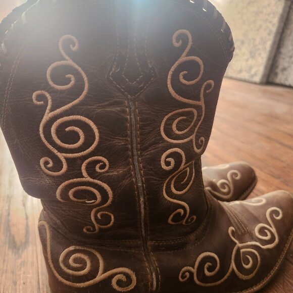 Ariat kids boots - Picture 3 of 5